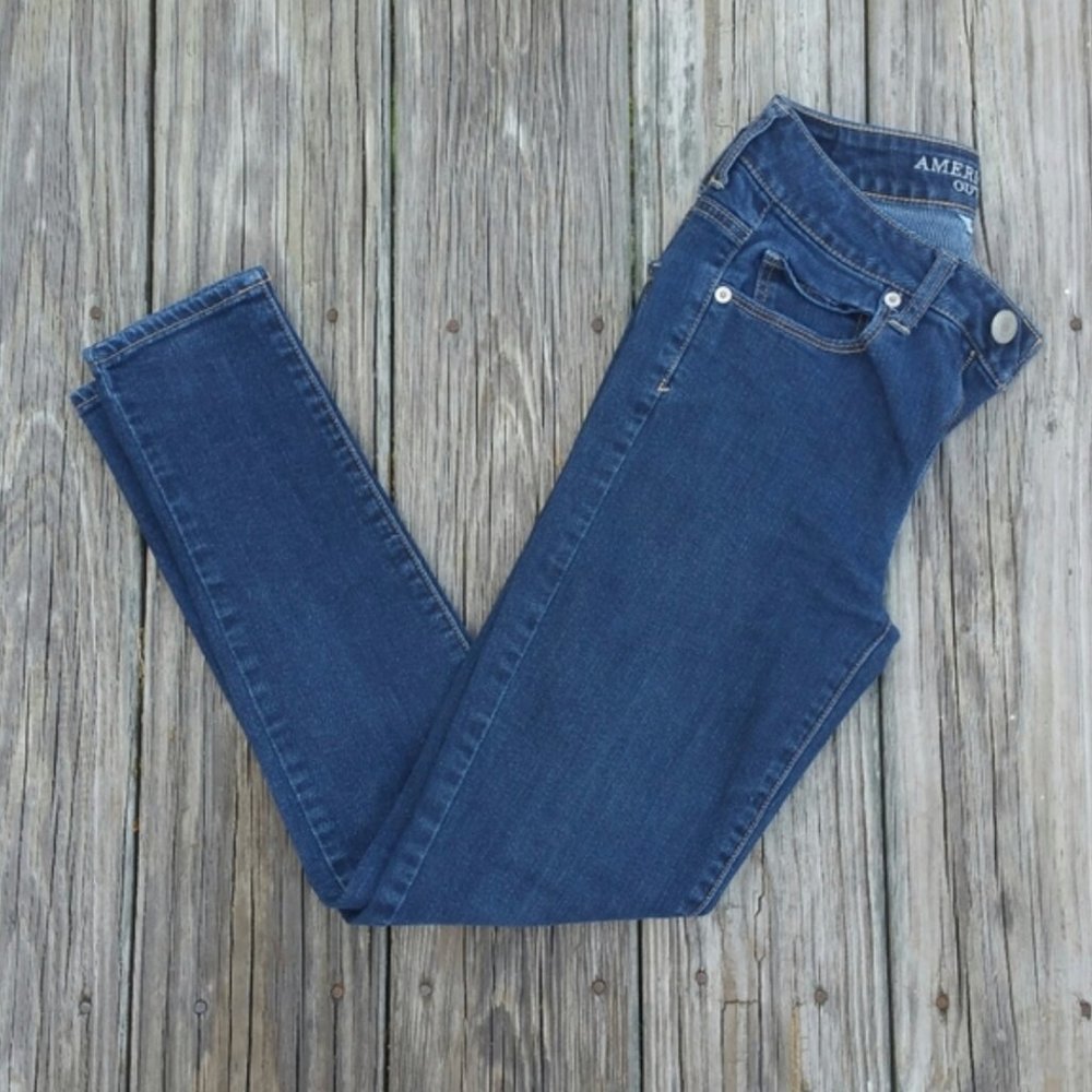 American Eagle Hi-Rise Skinny Jeans 2 Short